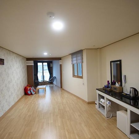 Dorcas Tourist Hostel Tongyeong Eksteriør billede