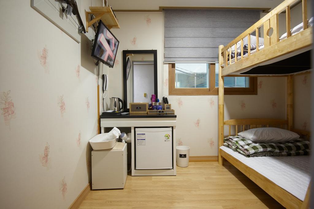 Dorcas Tourist Hostel Tongyeong Eksteriør billede