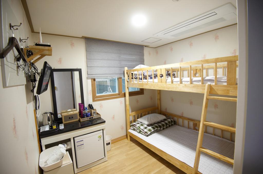 Dorcas Tourist Hostel Tongyeong Eksteriør billede