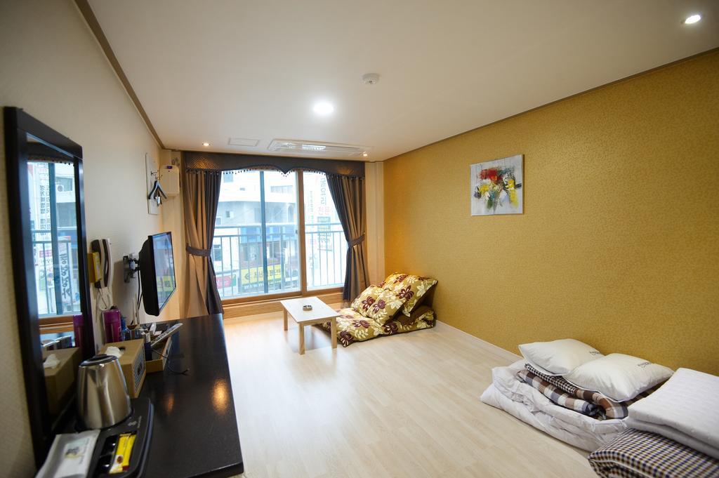 Dorcas Tourist Hostel Tongyeong Eksteriør billede