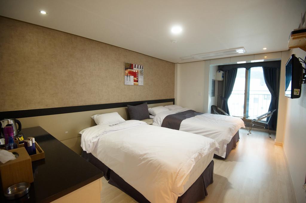 Dorcas Tourist Hostel Tongyeong Eksteriør billede