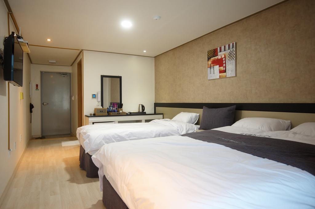Dorcas Tourist Hostel Tongyeong Eksteriør billede