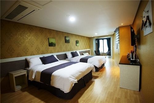 Dorcas Tourist Hostel Tongyeong Eksteriør billede