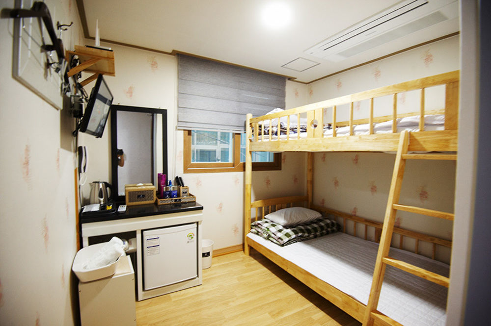 Dorcas Tourist Hostel Tongyeong Eksteriør billede